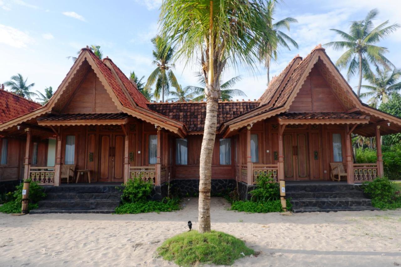 Blue Harbor Beachfront Villas & Resto Toyapakeh Exterior photo